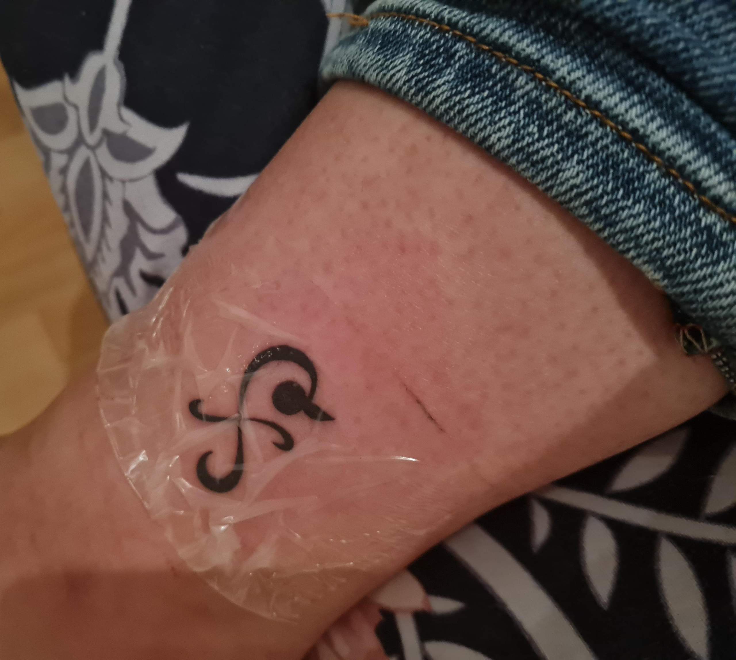 One Piece Tattoo Sieht Aus Wie Hakenkreuz Anime Blackout Bodymodification One Piece Tattoo Sieht Aus Wie Hakenkreuz Anime Blackout Bodymodification
