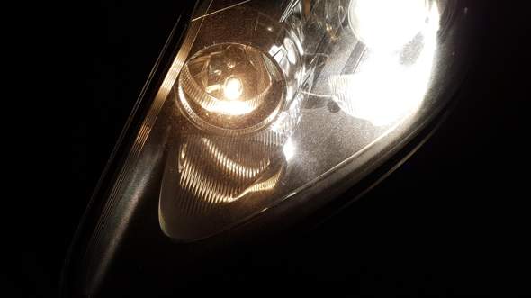 Opel Corsa D 1 2 Bj 08 Abbiegelicht Birne Wechseln Aber Wie Technik Technologie Auto Und Motorrad