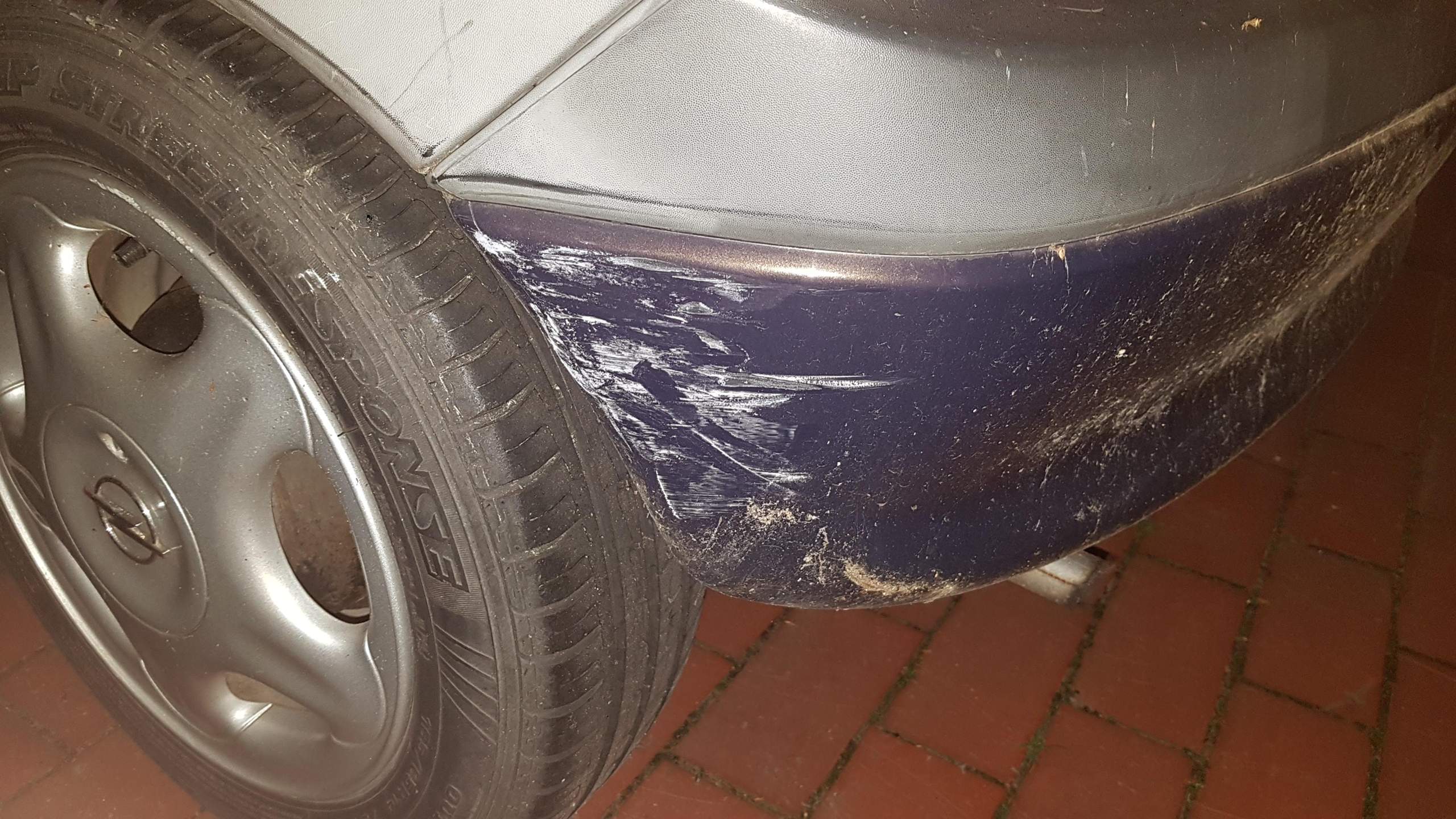 Erstaunlich Parkschaden Am Eigenen Auto Selbst Verursacht Bilder