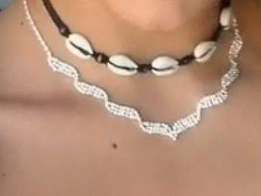 Passen die beiden Halsketten gut zusammen oder nicht?