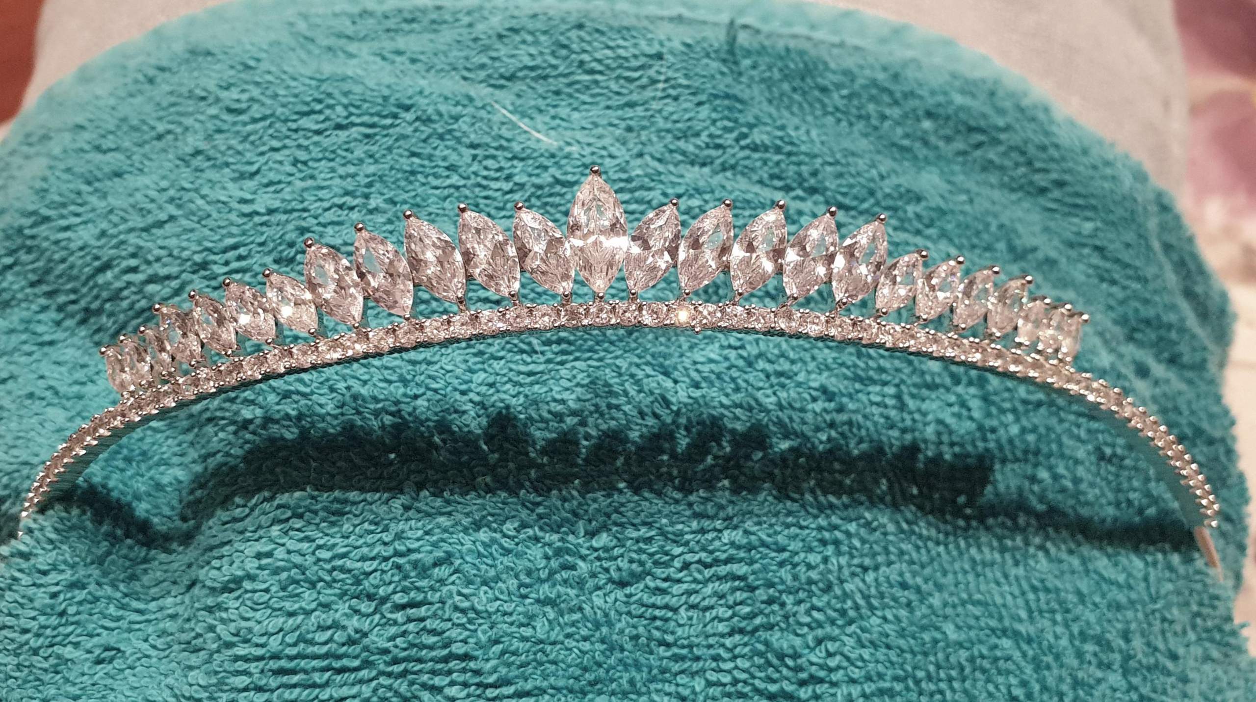 BRT 49. Geburtstag Diadem & Schärpe Set – Rotgolden Mit Strass, Inkl. Cake Topper & Perlennadel