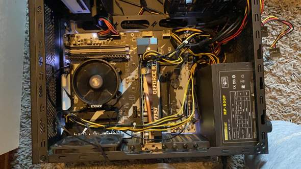 Pc geht an zeigt aber kein bild woran liegt das? Technik