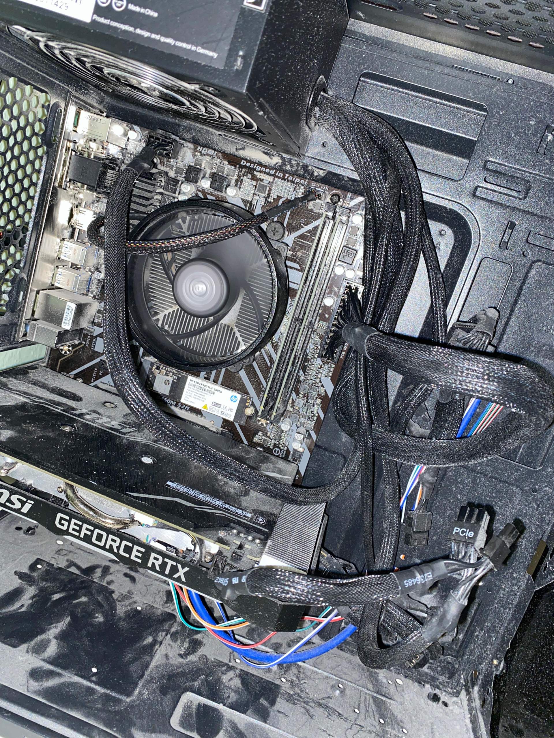 Pc läuft Lüfter drehen sich aber kein Signal am Monitor? (Gaming PC, CPU, Prozessor)