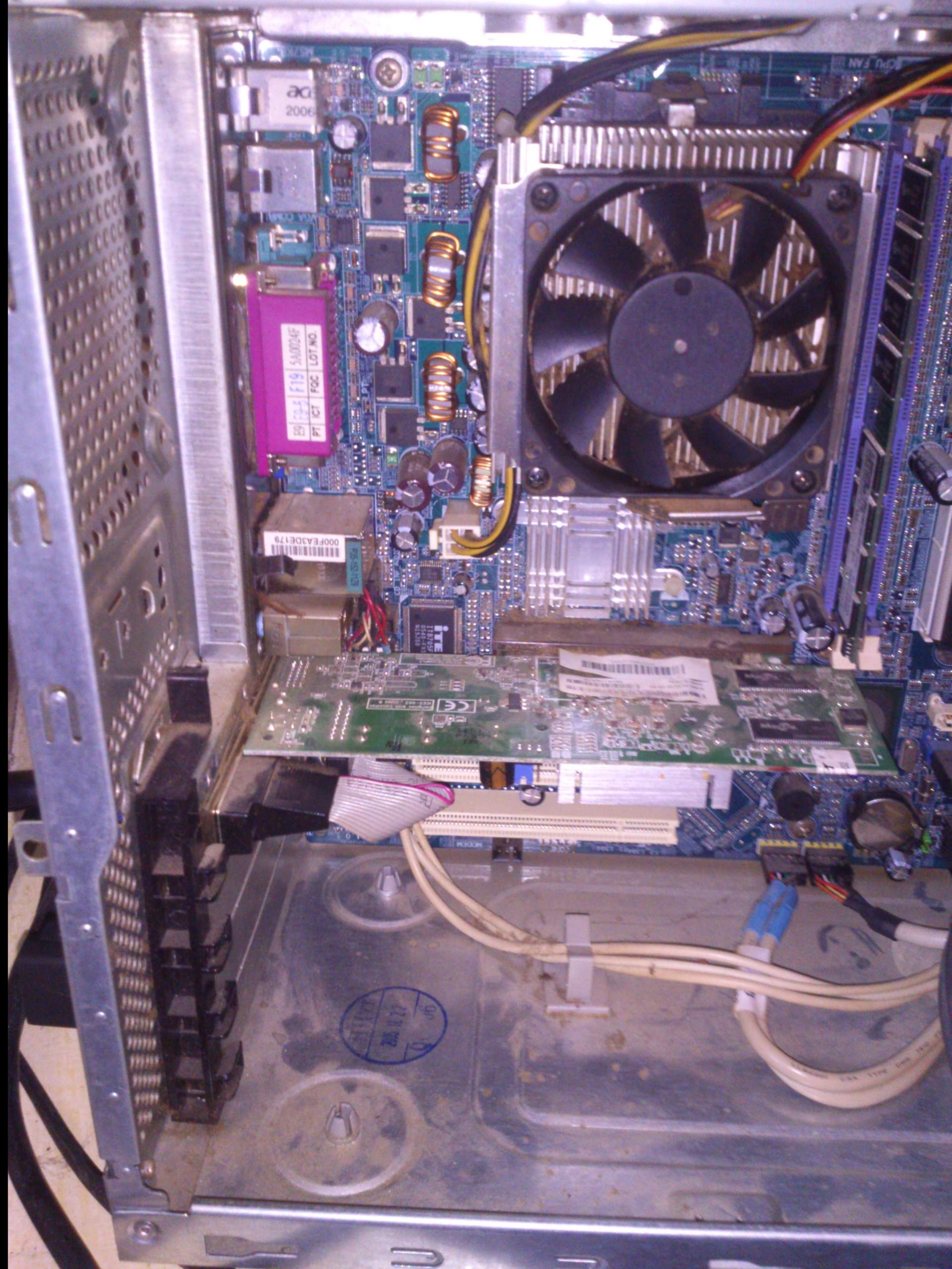 PC piept beim Hochfahren (Acer Aspire T135) Grafikkarte, Monitor)