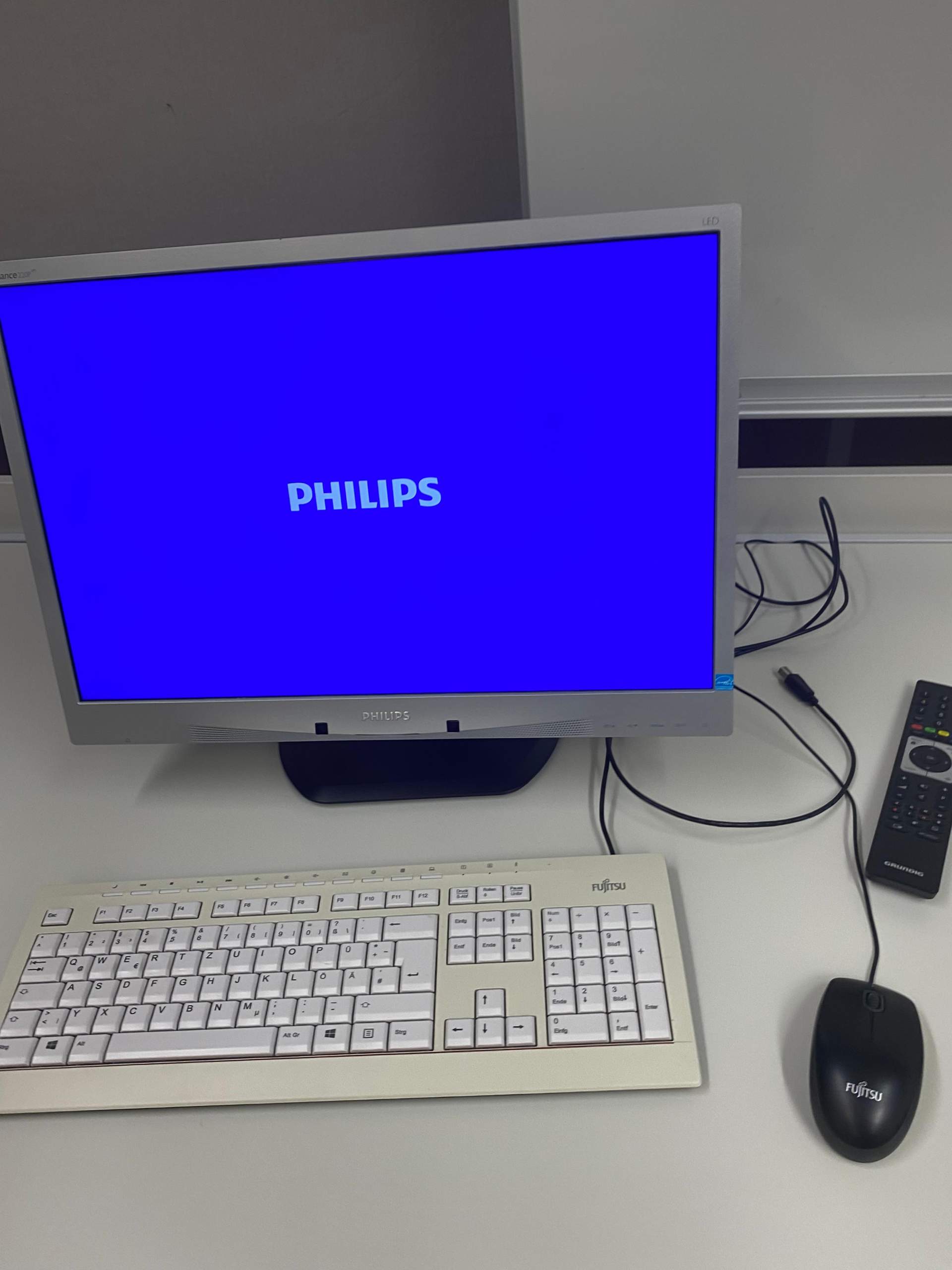 Pc schaltet sich sofort aus? (Schule, Technik, Mathematik)