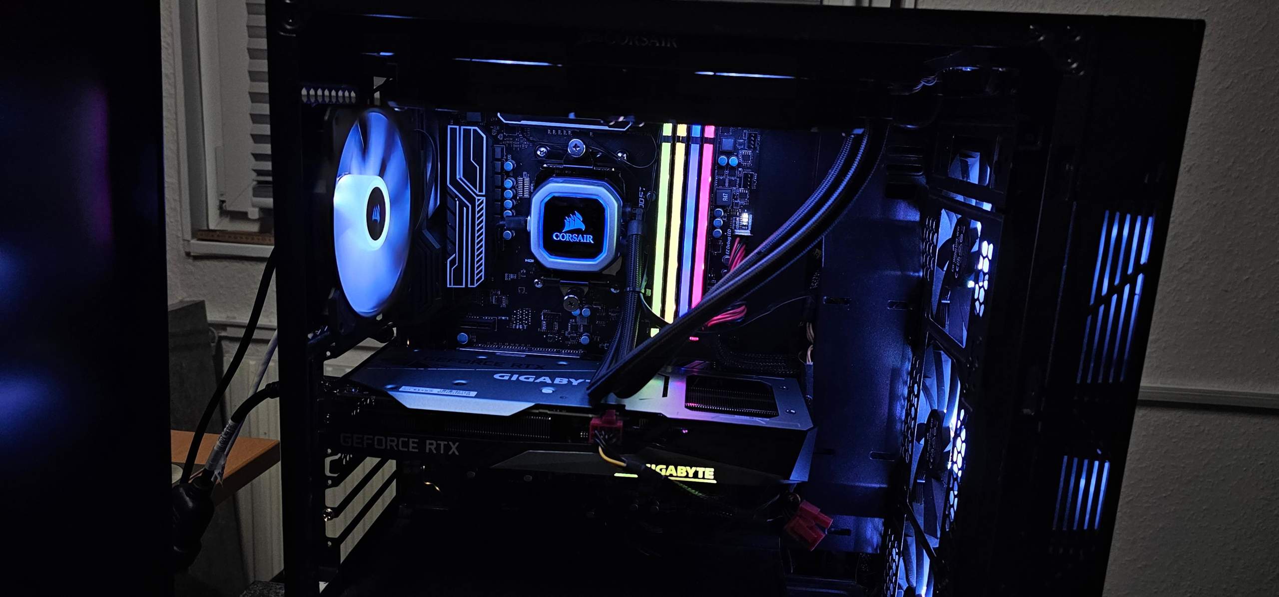 PC Startet aber bleibt bei der CPU und Bootet nicht? (Computer, Technik)