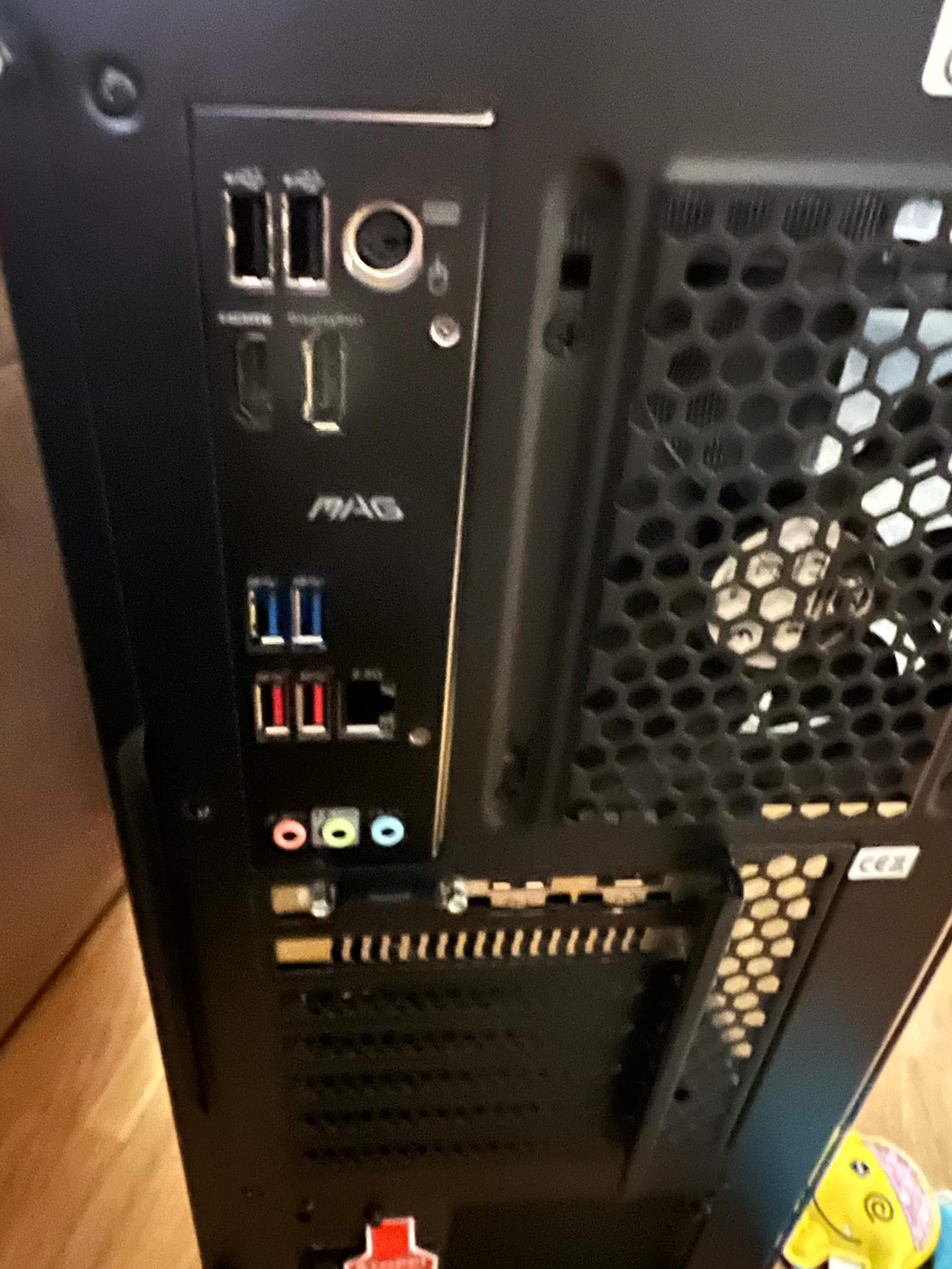 PC und Monitor anschliessen? Elektronik, THERMALTAKE)