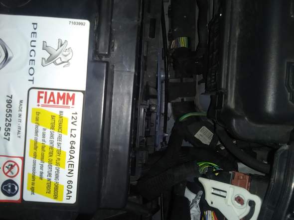 Peugeot 08 Batterie Ausbauen Auto Autobatterie Automechaniker