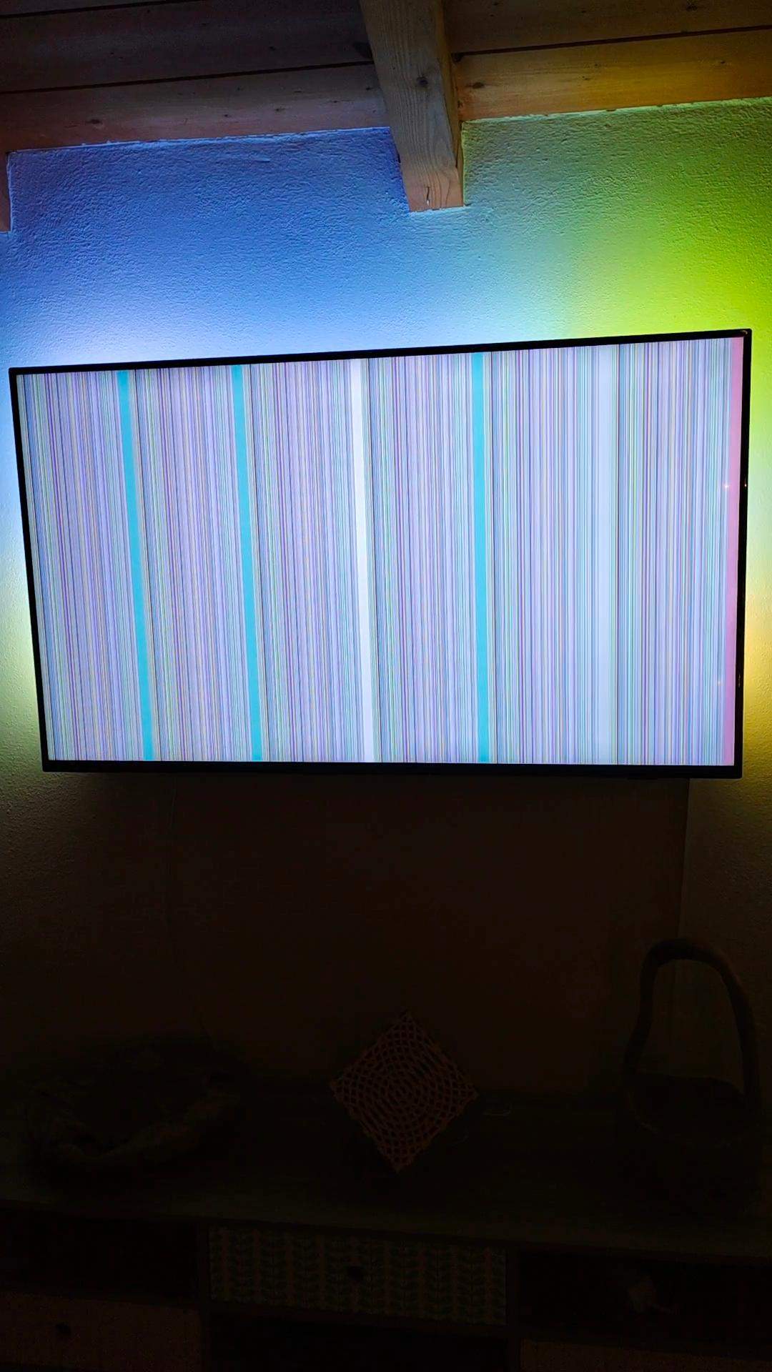 Philips Tv zeigt kein Bild sondern nur vertikale Streifen, ton funktioniert aber? (Bildschirm)