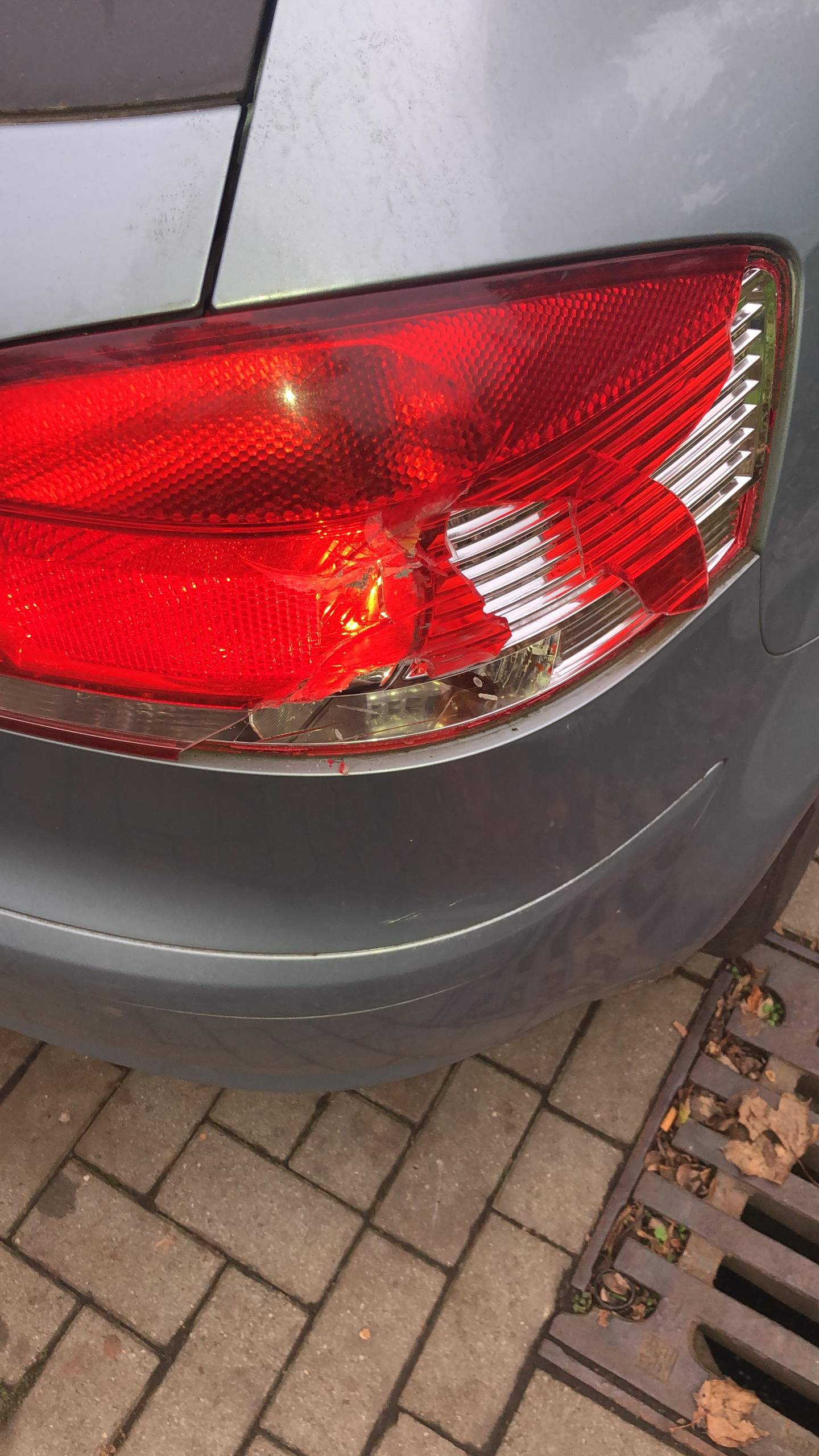 Plastik von Audi A3 Rückleuchte kaputt? (Auto, Auto und Motorrad,  Rückleuchten)