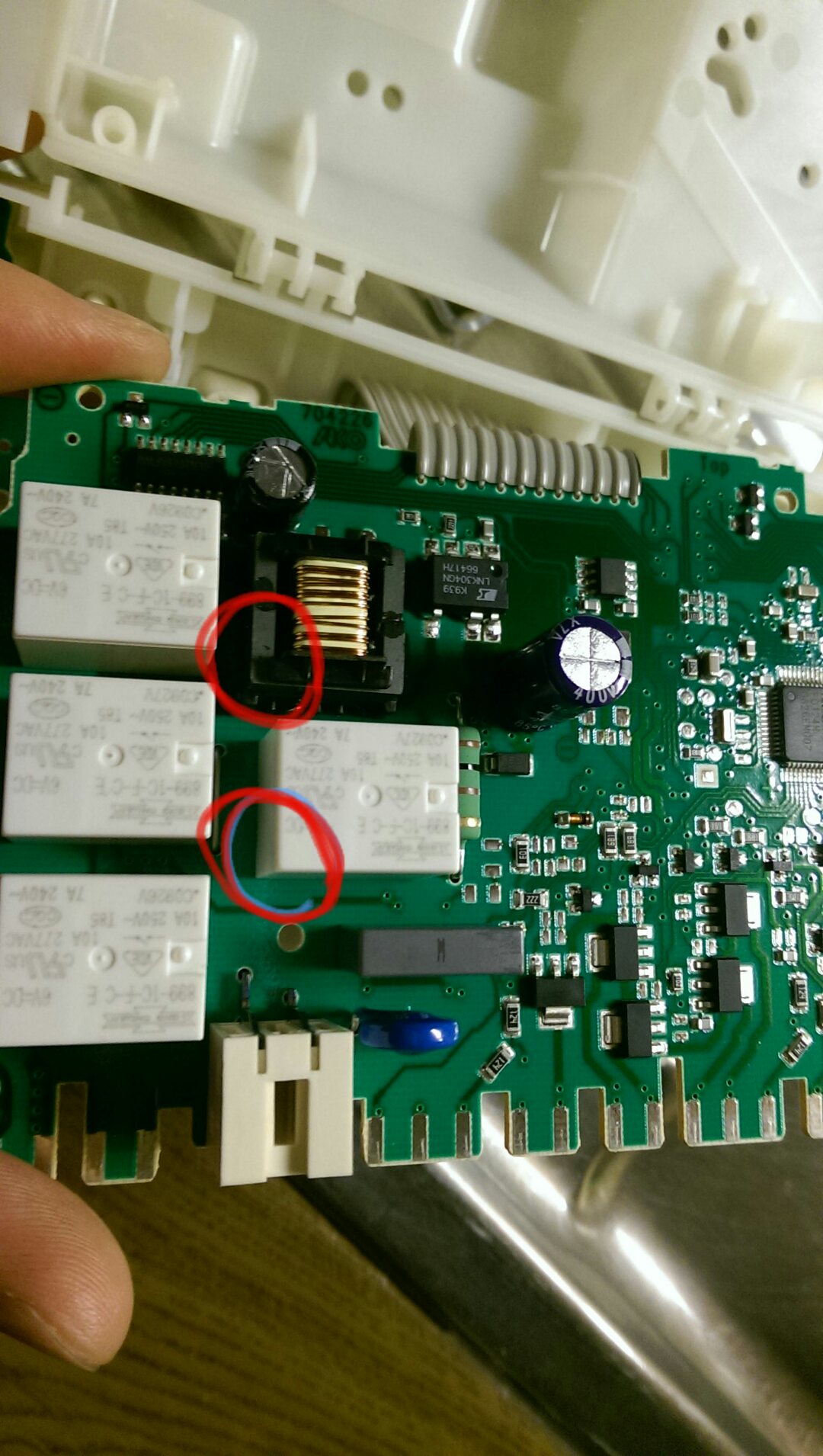Platine Spülmaschine: Ist es normal, dass an manchen Lötstellen kein