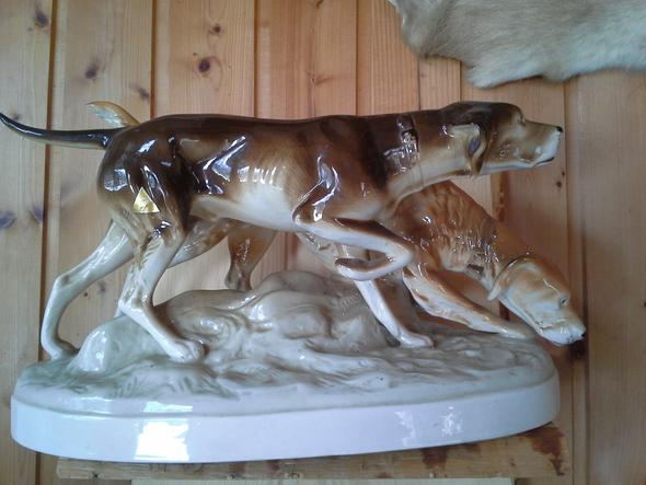 Vorstehehunde bei der Arbeit - (Hund, Jagd, Porzellan)