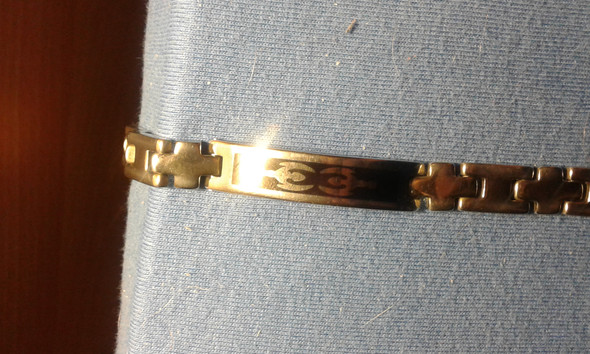 - (Schmuck, teuer)