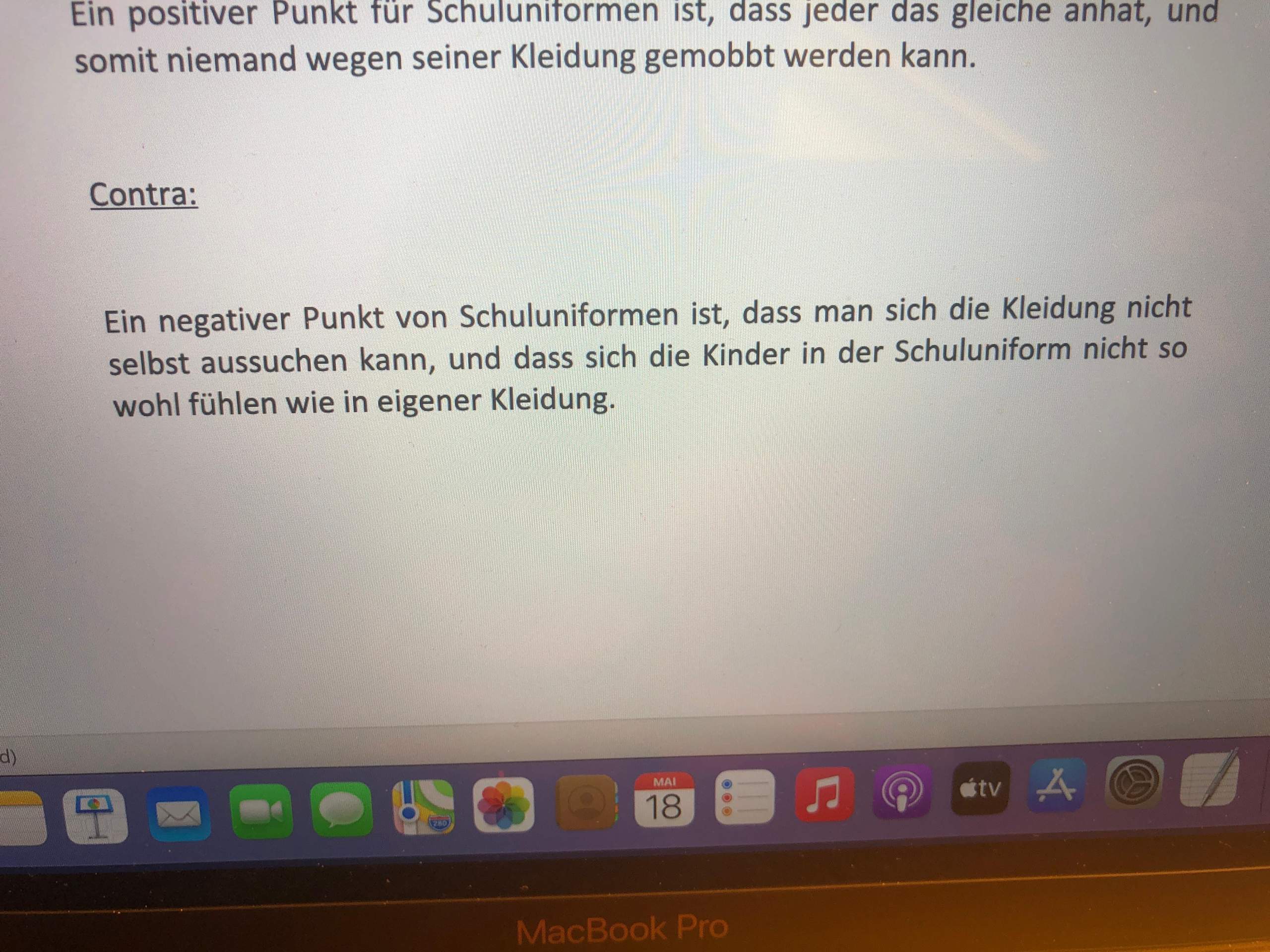Pro und contra Argumente für Schuluniformen? (Schule, Deutsch) Pro und contra Argumente für Schuluniformen? (Schule, Deutsch)