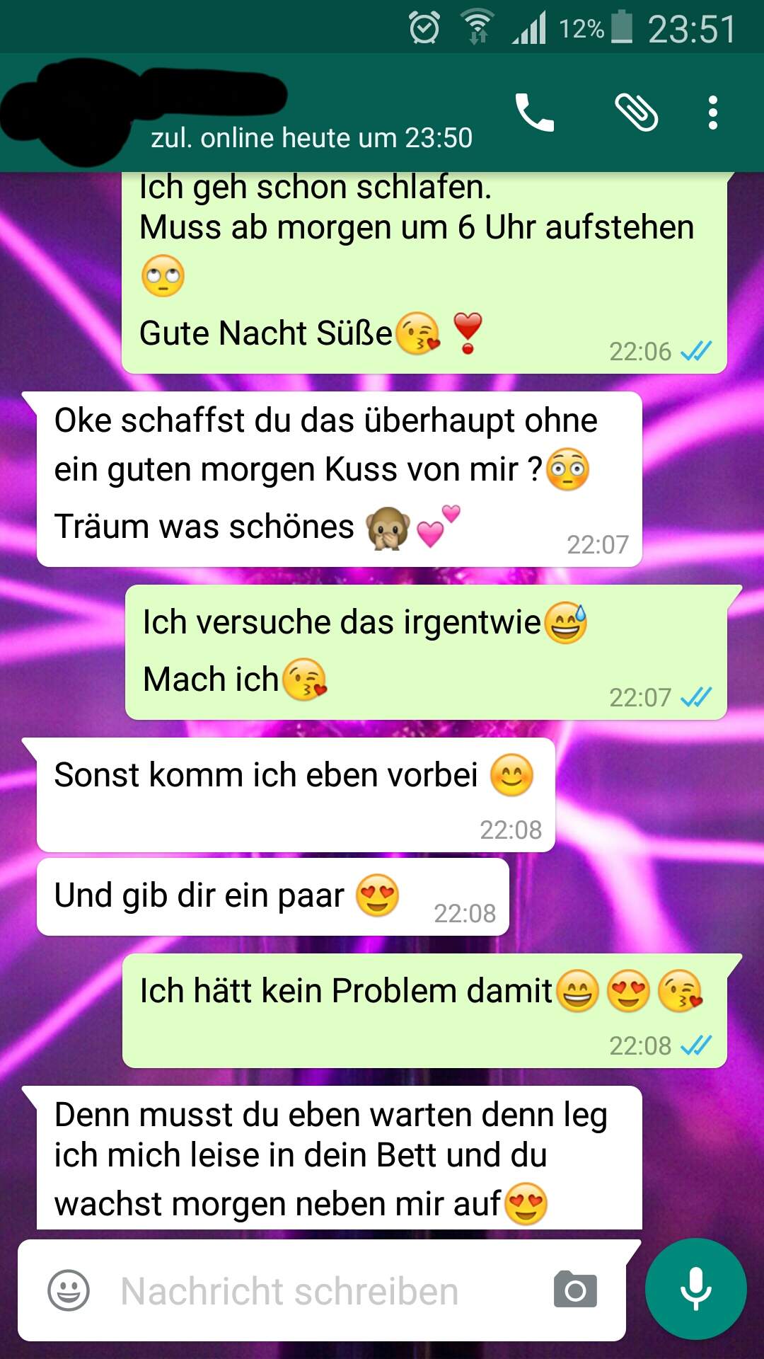 Frau über ein Problem nachdenken