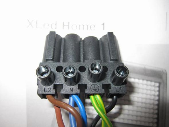 Probleme beim Stromanschluss eines LED-Strahlers - unterschiedliche Farben  am Stromkabel? (Elektrik)