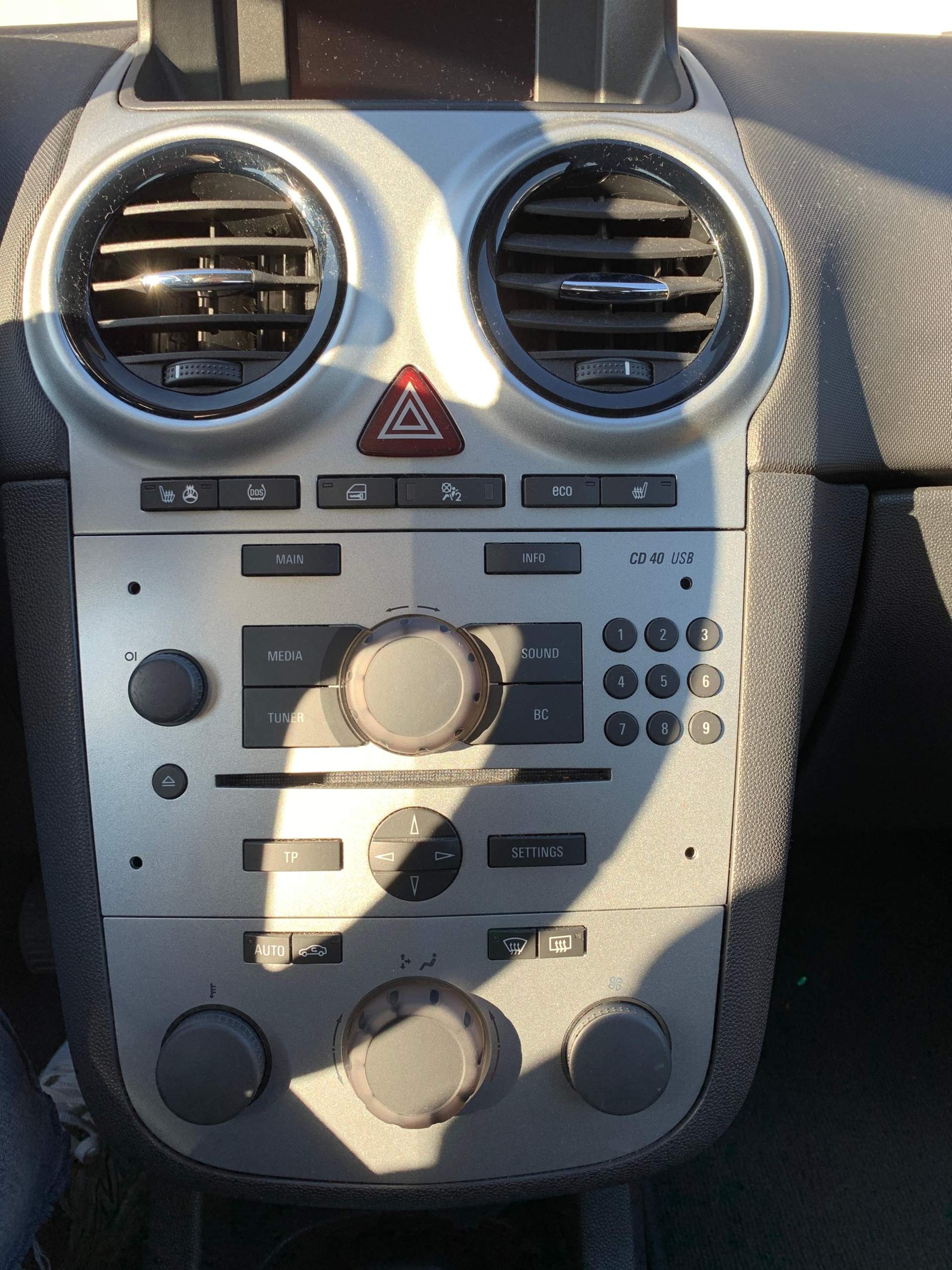 earphone Big Resignation Radio Code eingeben bei Opel Corsa? (Auto)