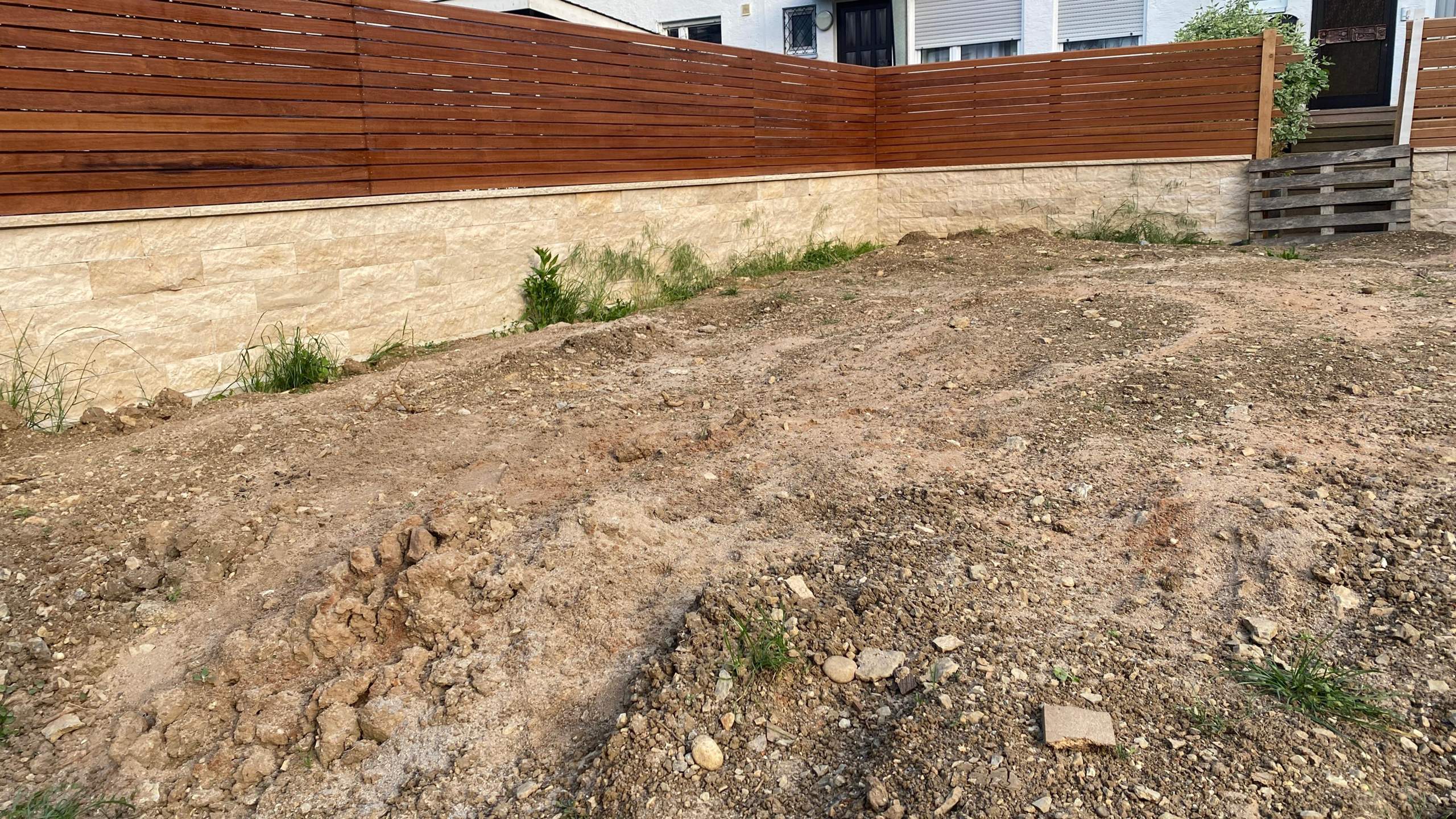 Rasen anlegen bei sehr steinigem Boden? (Erde, Gras, Gärtner)