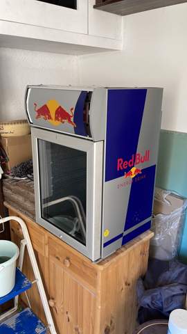 Red Bull“-Kühlschrank entwendet