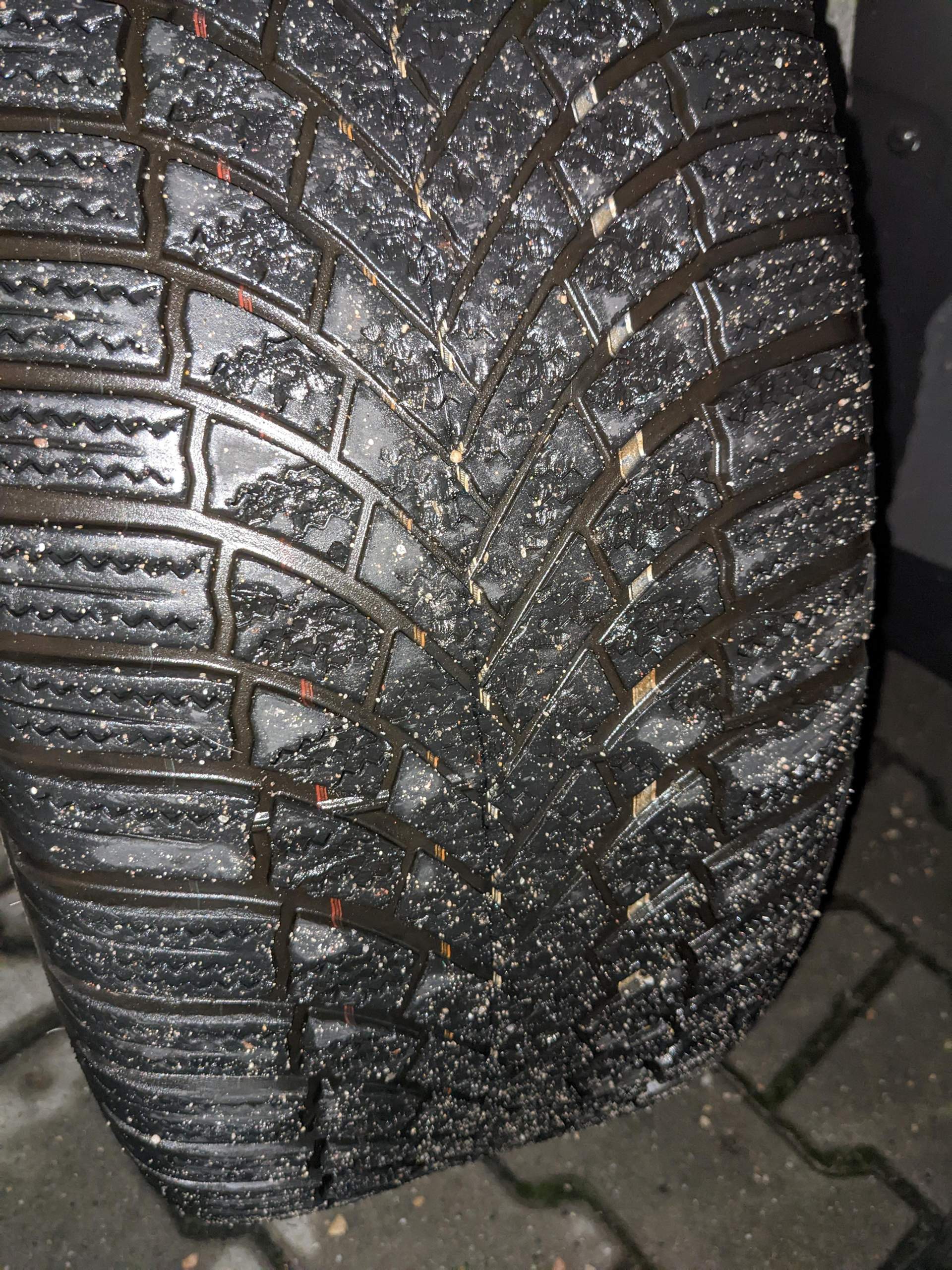 Reifenprofil teilweise weggebrochen Hat es Auswirkungen? (Recht, Auto, Urlaub)