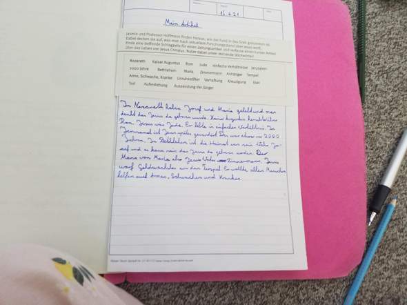- (Schule, Religion, Hausaufgaben)