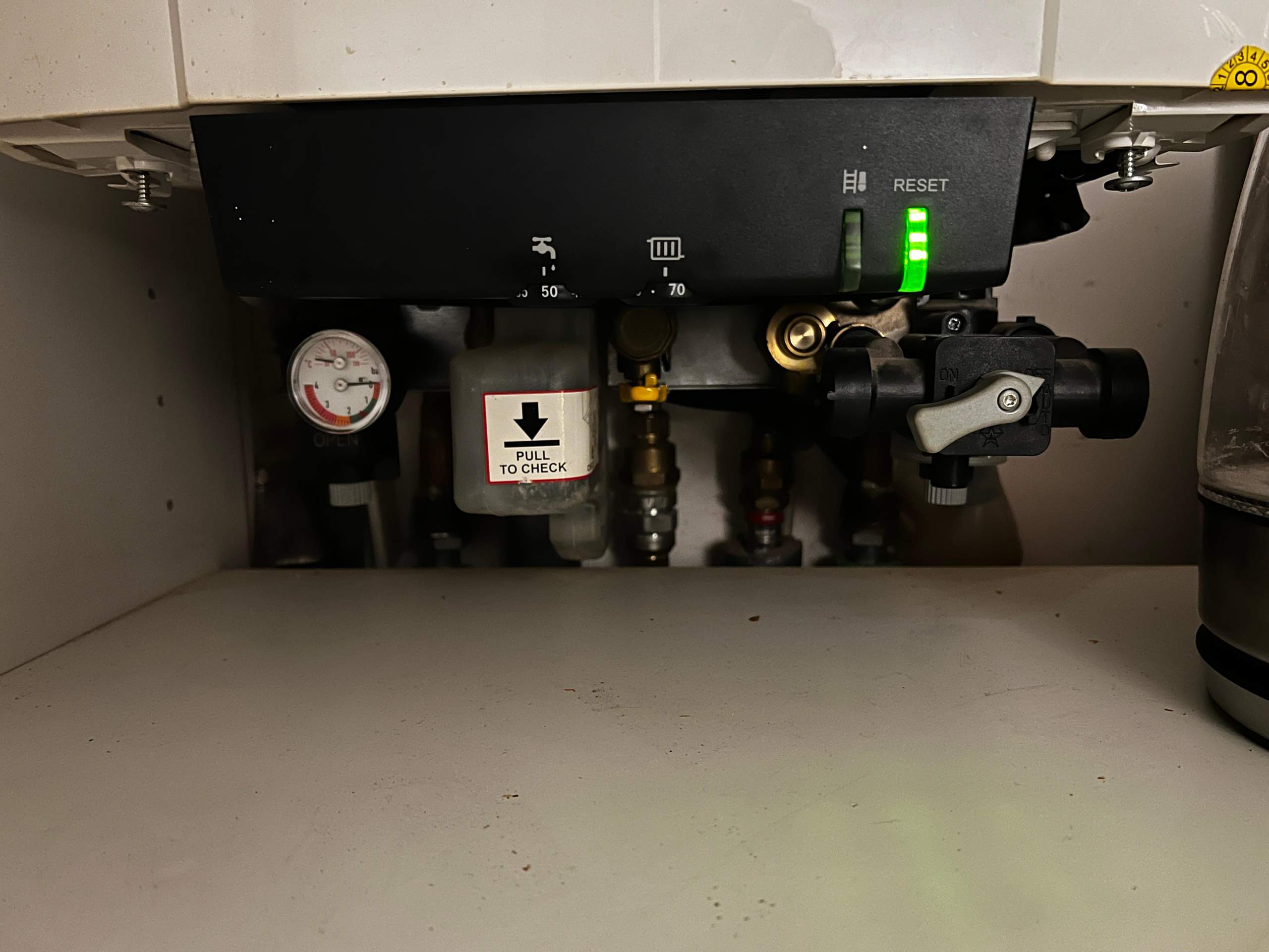 Remeha Tzerra Gastherme Wasserdruck auffüllen aber wie? (Heizung, Bar)