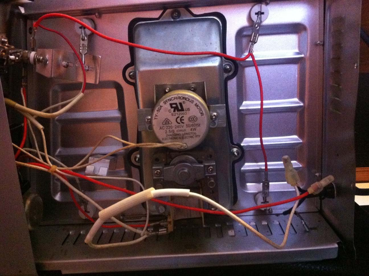 Reperatur Mini Backofen Beim Einschalten fliegt Sicherung raus. Warum? (Technik, Elektronik Reperatur Mini Backofen Beim Einschalten fliegt Sicherung raus. Warum? (Technik, Elektronik