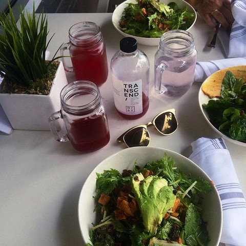 So in der Art - (Freunde, essen, Restaurant)