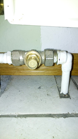 Bild 2 - (Heizkörper, Thermostat, ventil)