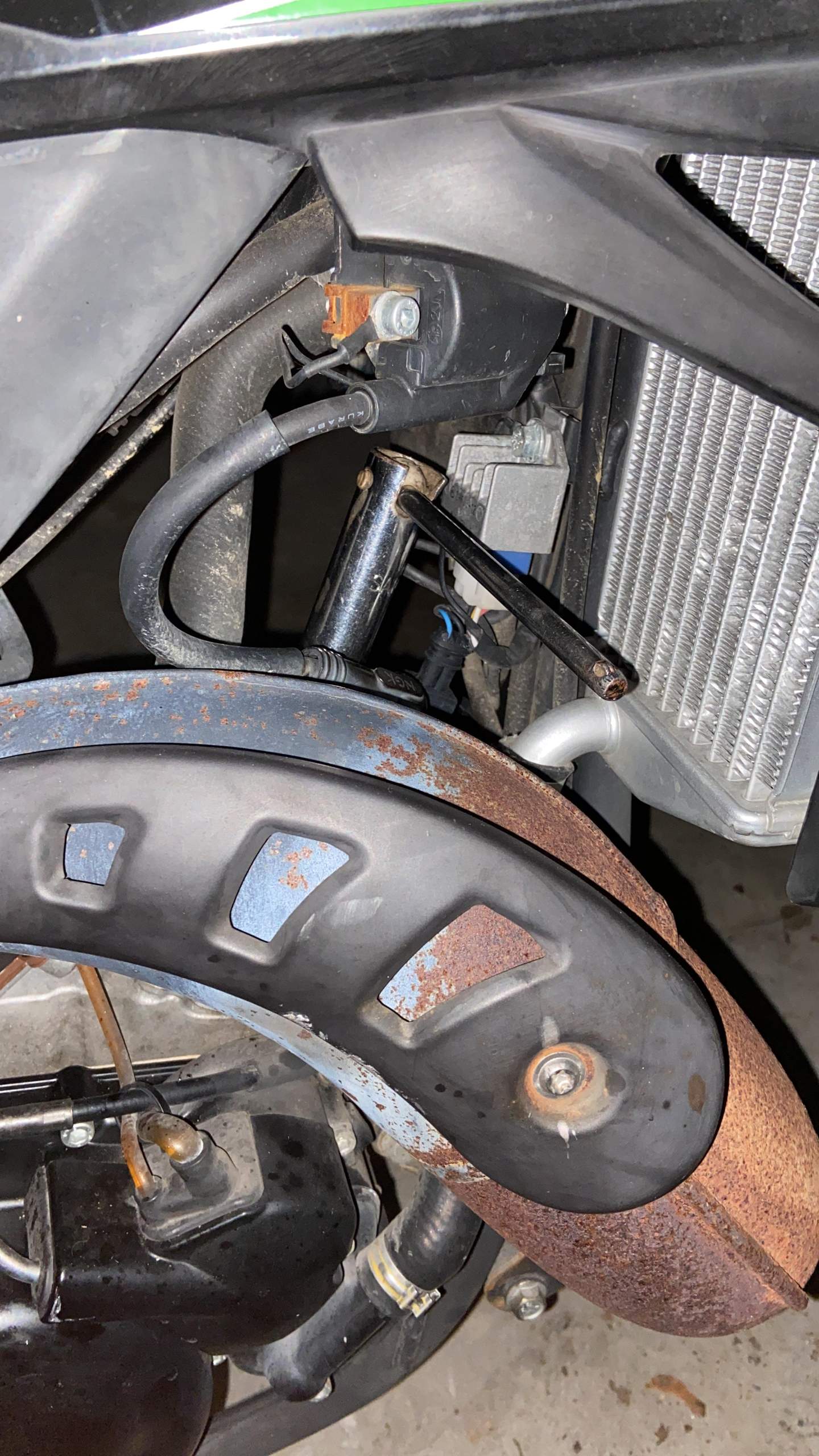 Rieju MRT 50 in welche Richtung dreht man eine Zündkerze raus? (Motor, Werkstatt, Tuning)
