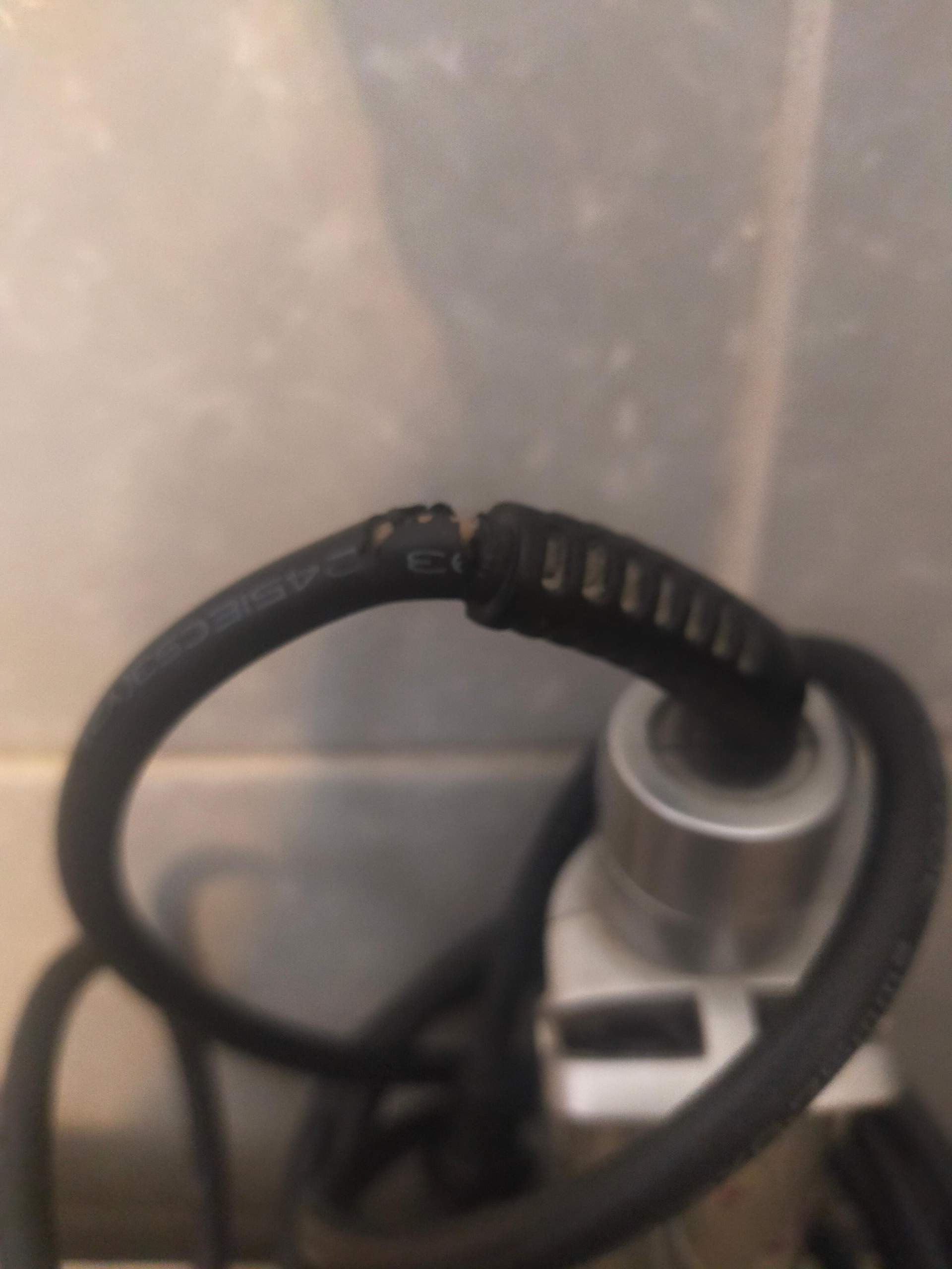 Riss im Stromkabel reparieren Glätteisen? (Reparatur, Kabel)