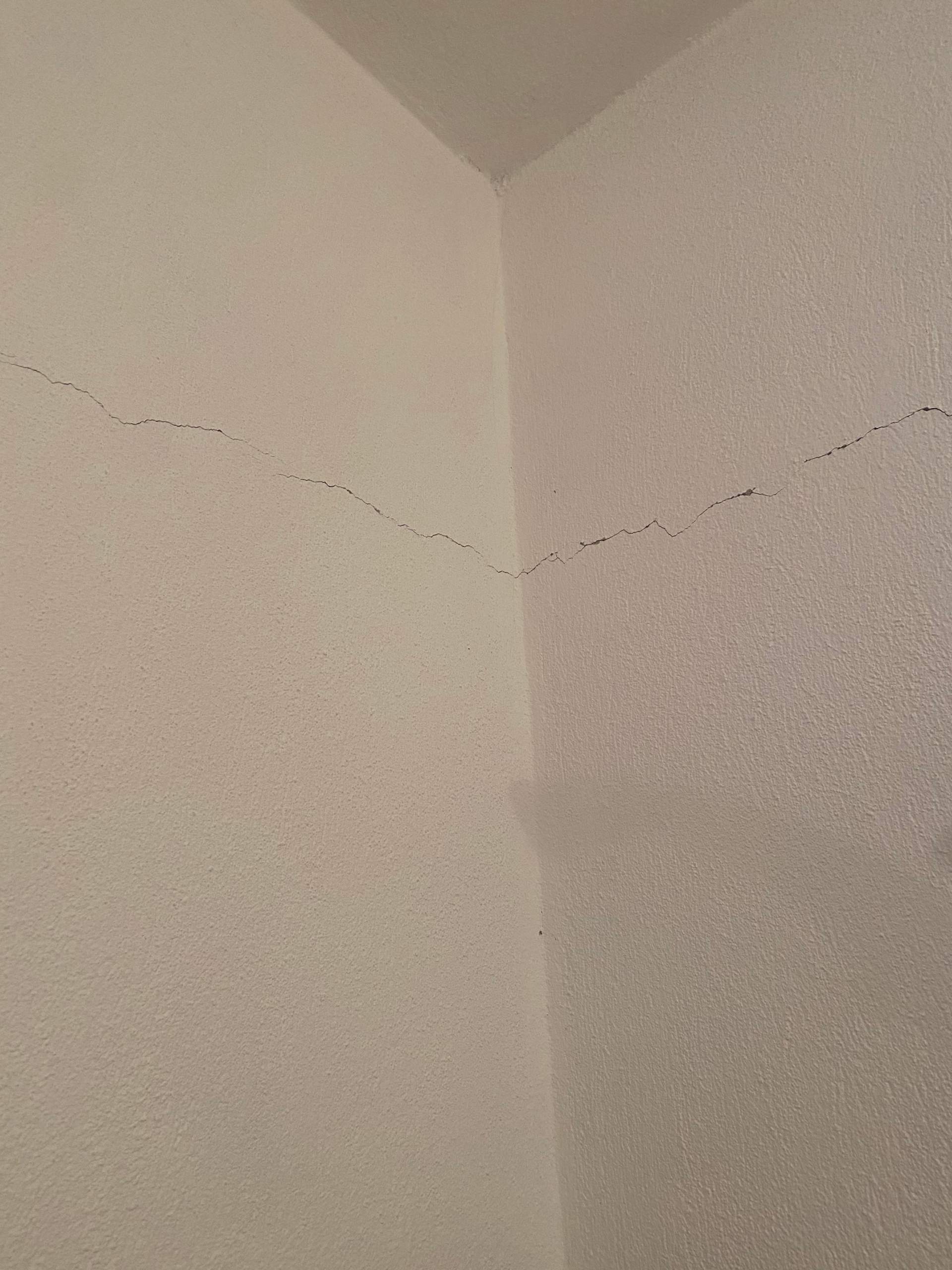 Risse Zwischen Decke Und Wand - Stelle Frage