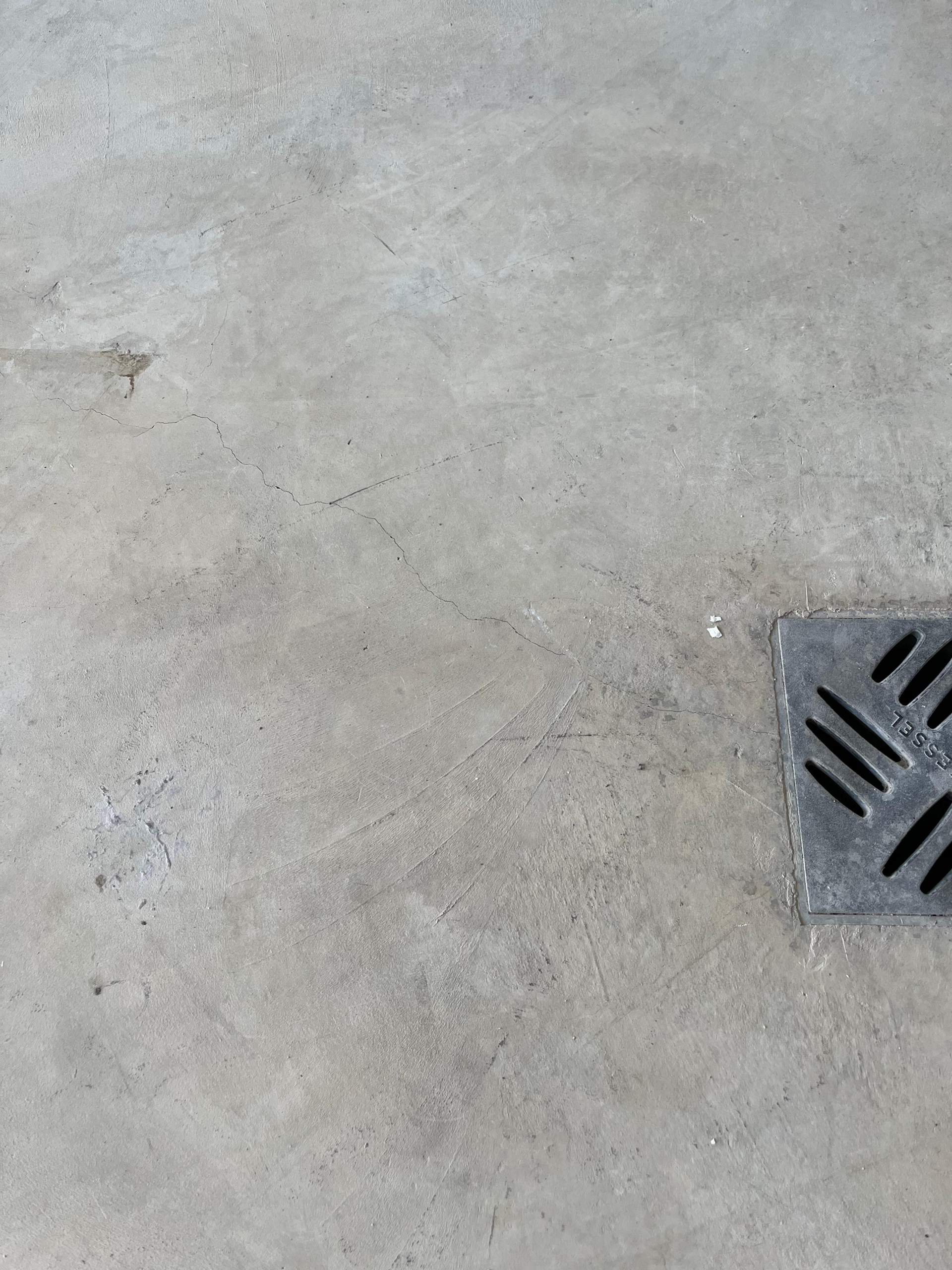 Risse in Bodenplatte Garage normal? (Handwerk, heimwerken, Architektur)