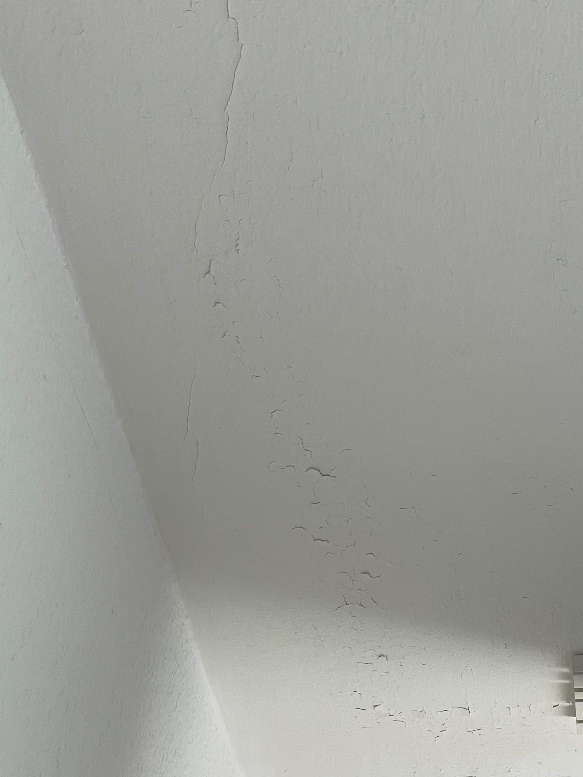 Risse In Der Decke