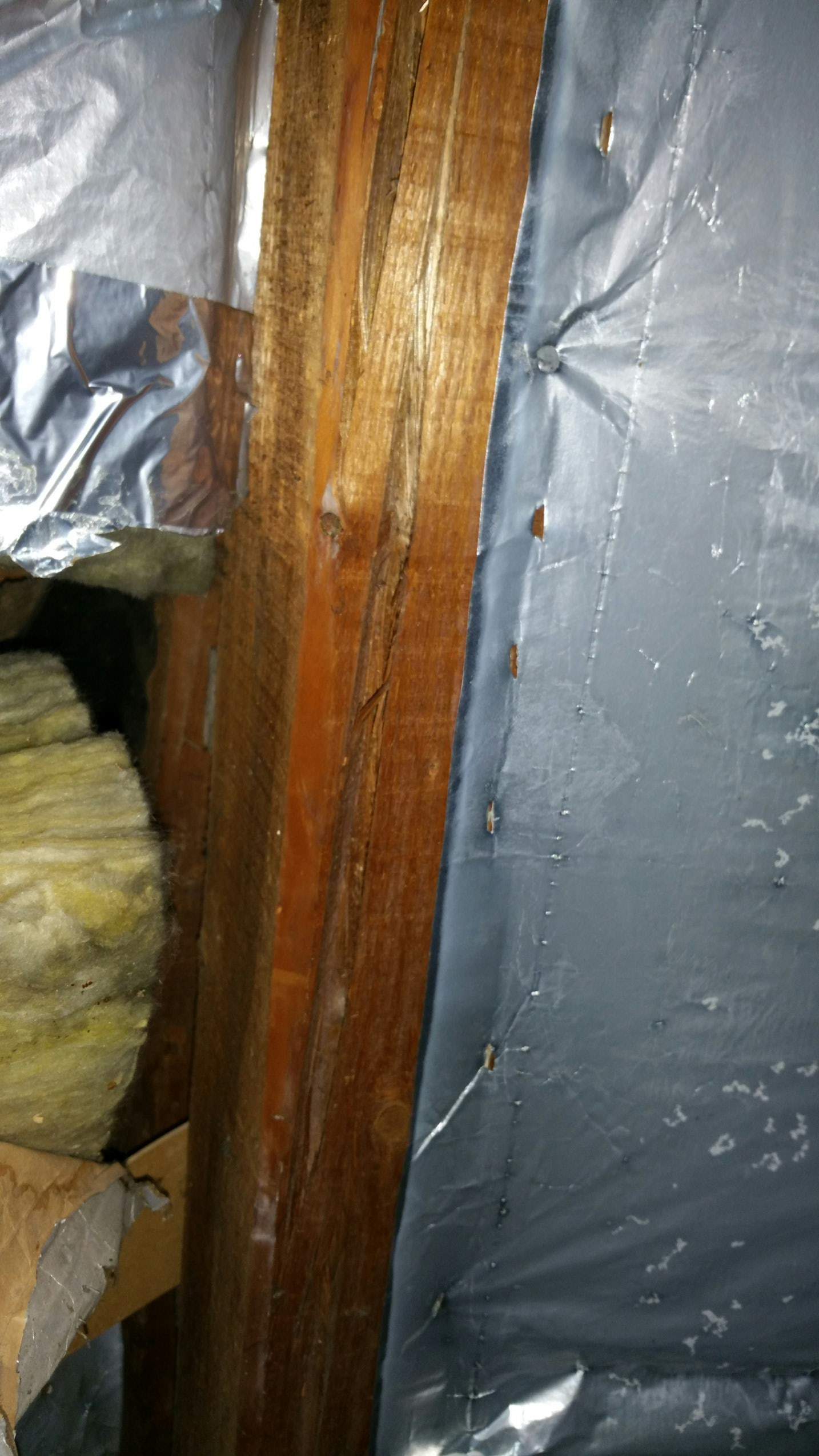 Risse In Holzbalken Auf Dem Dach Haus Riss Dachstuhl Risse In Holzbalken Auf Dem Dach Haus Riss Dachstuhl