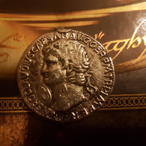 Welcher keiser ist das ich kenne  nur Caesar - (Münzen, Römisch, wer ist das)