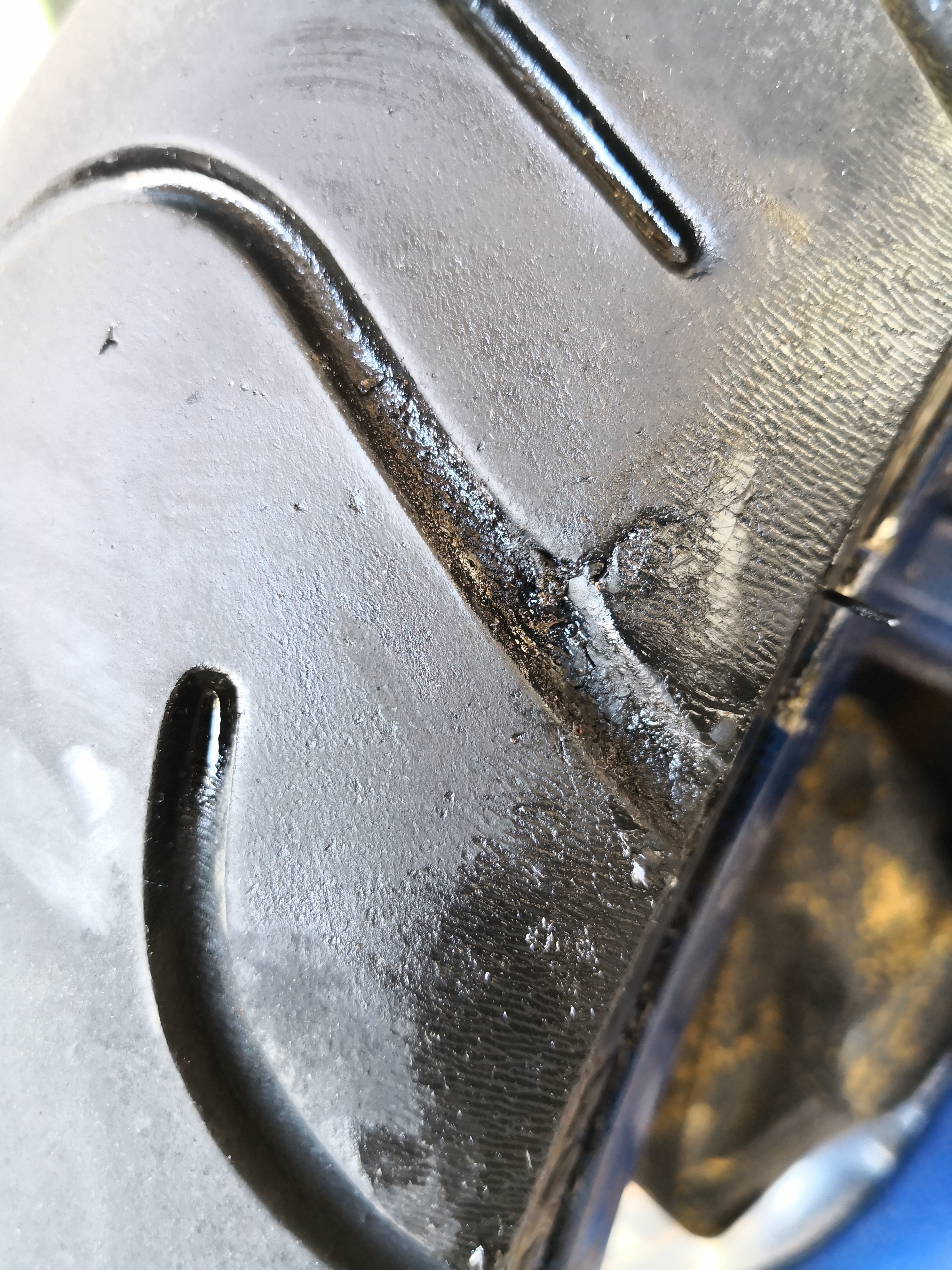 Roller Reifen Mini Loch Reparieren Moglich Oder Neuer Reifen Notig