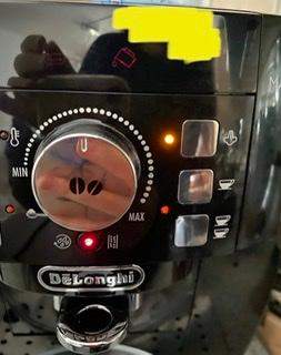 Rotes Licht bei DeLonghi Kaffeevollautomat? Was tun?