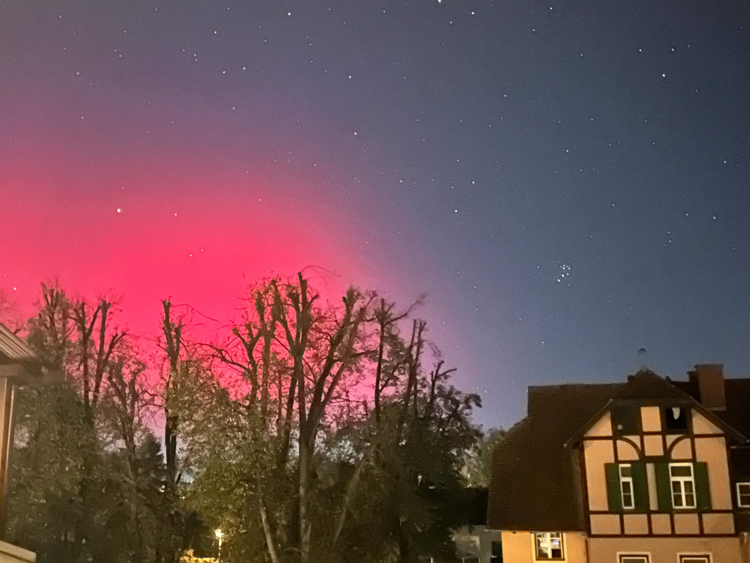 Rotes Licht im Nachthimmel? (Himmel)