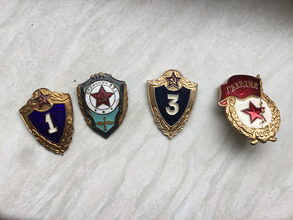 - (Militär, Verdienst, Soldat)