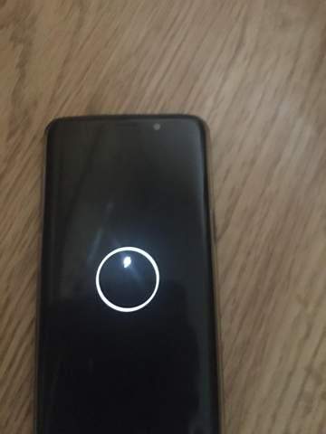Samsung Galaxy A20e Display bleibt schwarz?