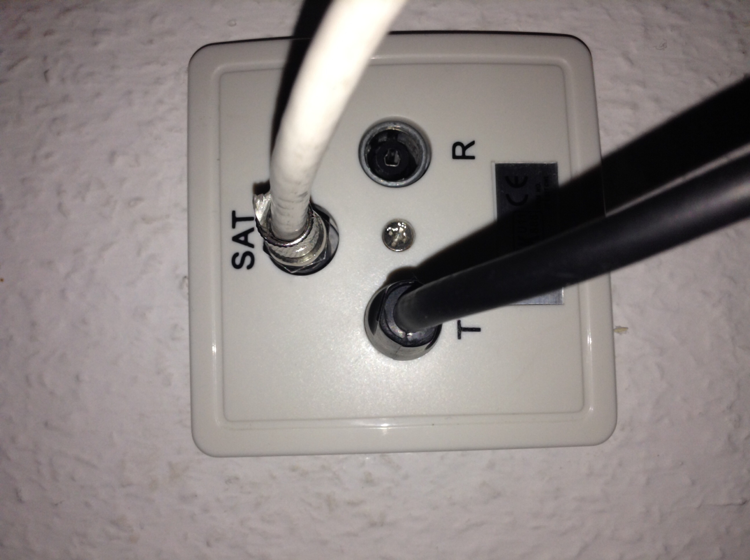 SAT und TV Kabel in Receiver oder Fernseher?