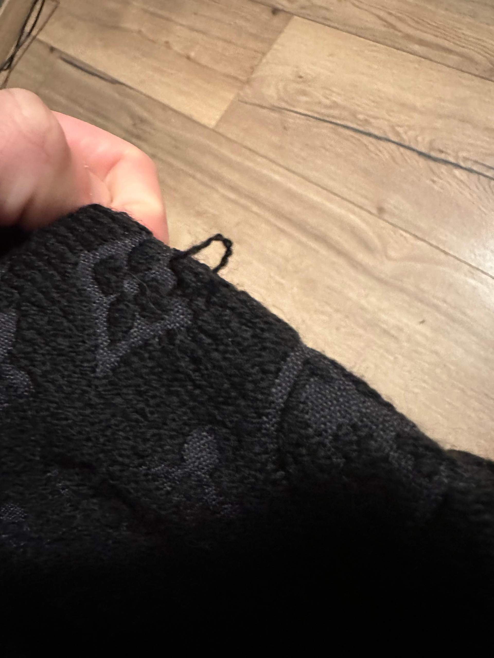 Schal zieht Fäden nach 3 Tagen was tun? (Louis Vuitton, Fäden ziehen)