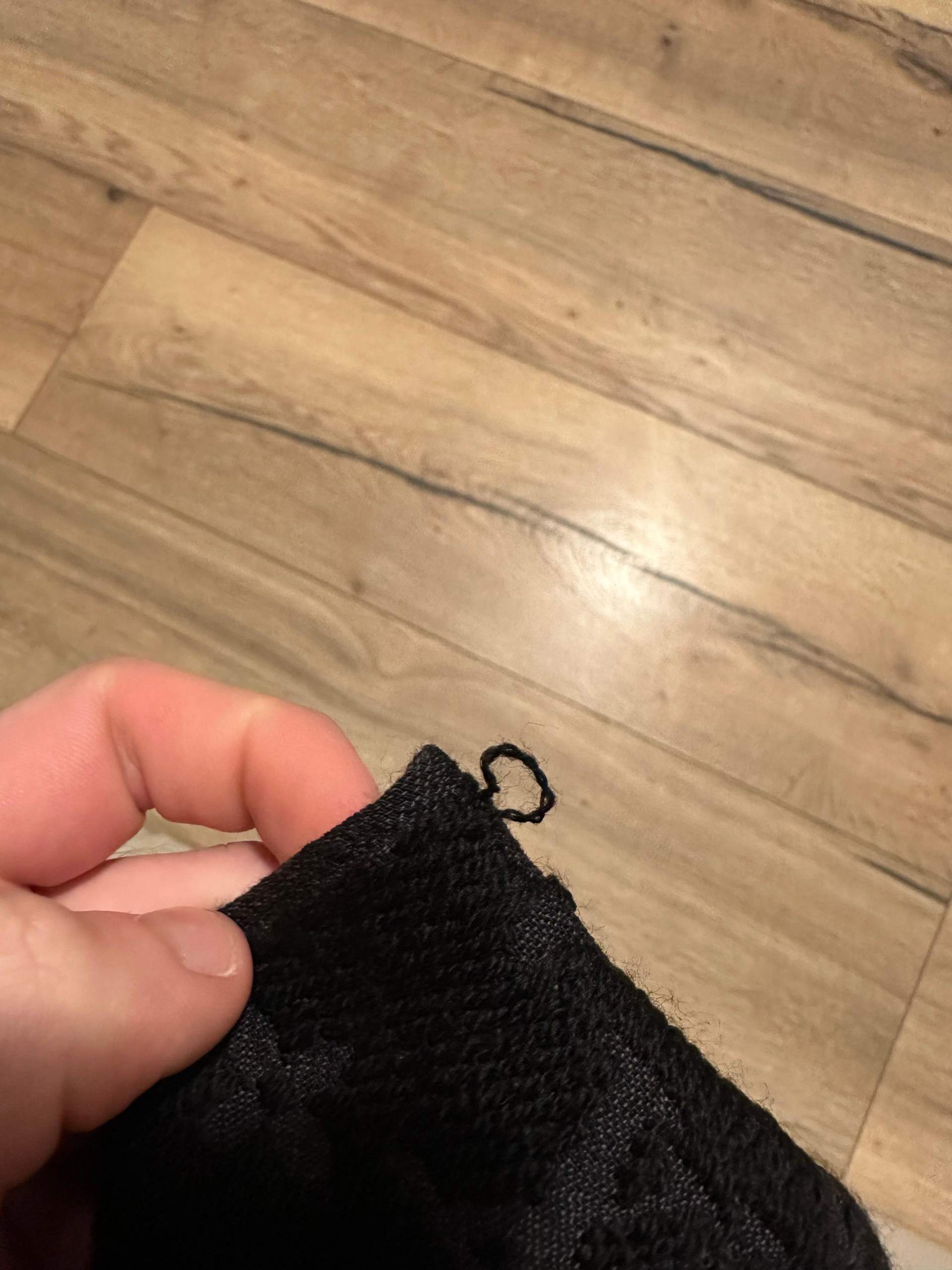 Schal zieht Fäden nach 3 Tagen was tun? (Louis Vuitton, Fäden ziehen)