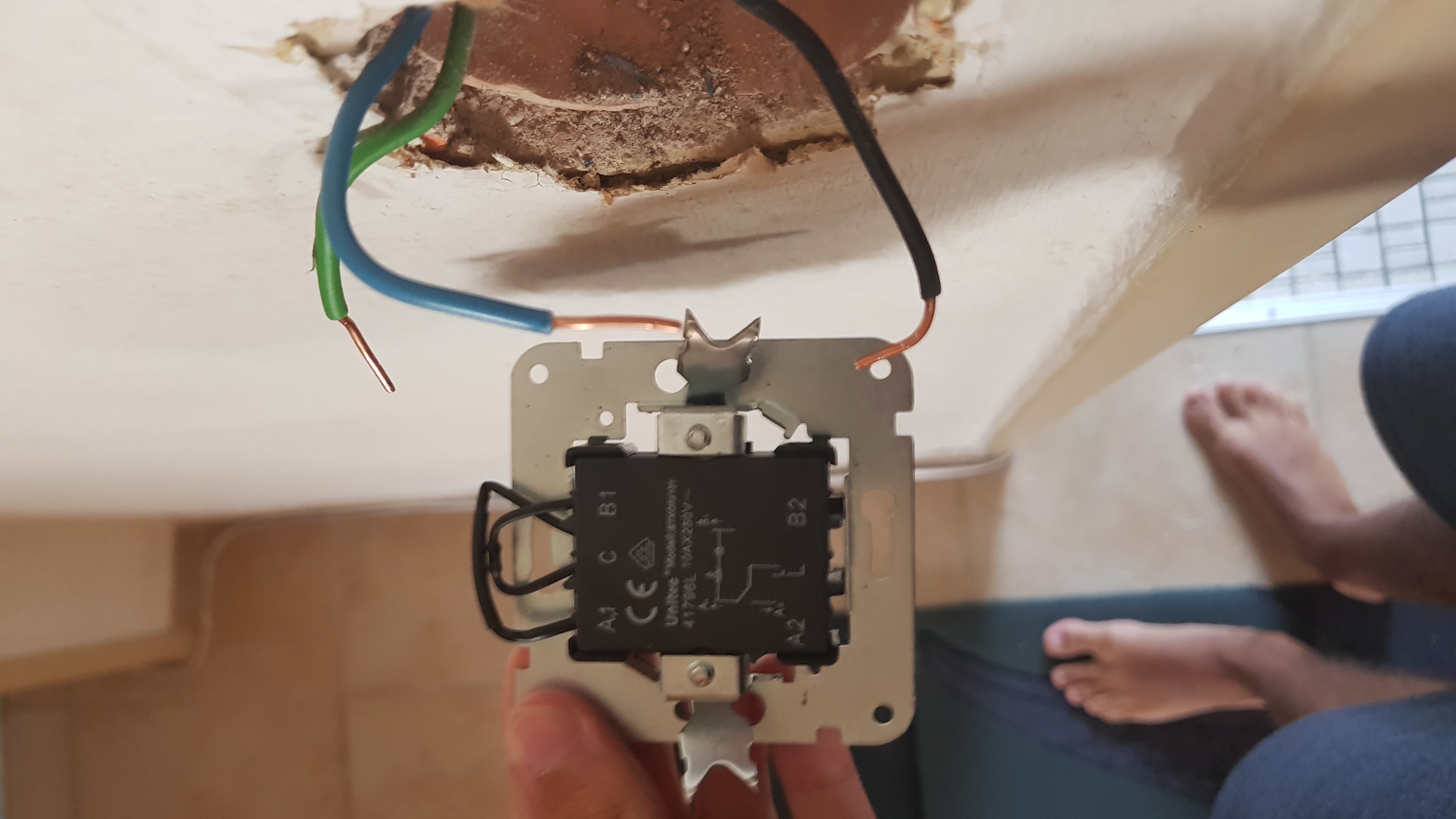 Schalter anschließen. Bitte hilfe? (Strom, Elektrik, Schaltung)