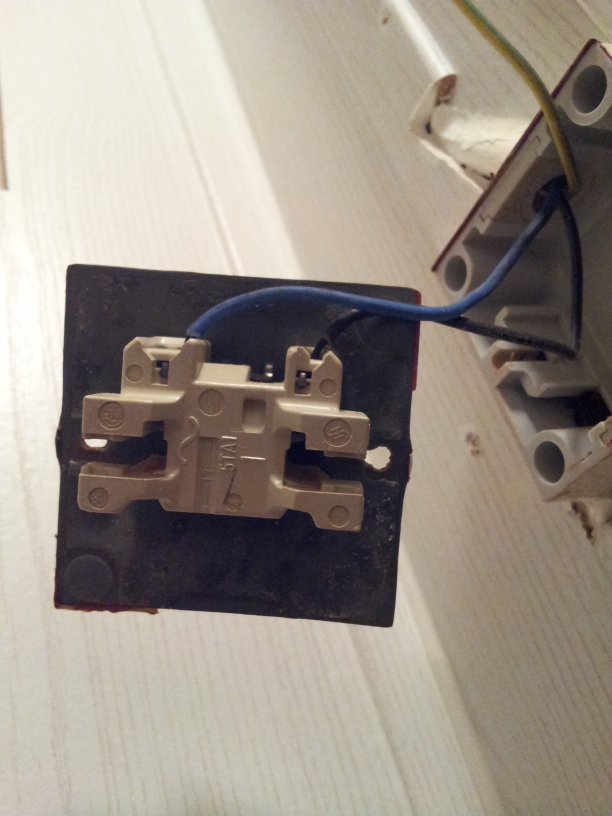 Schalter um eine Steckdose erweitern? (Elektronik, Lichtschalter)