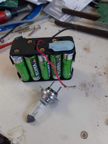 Scheinwerfer (Lampe) an 12v Batteriepack anschließen?