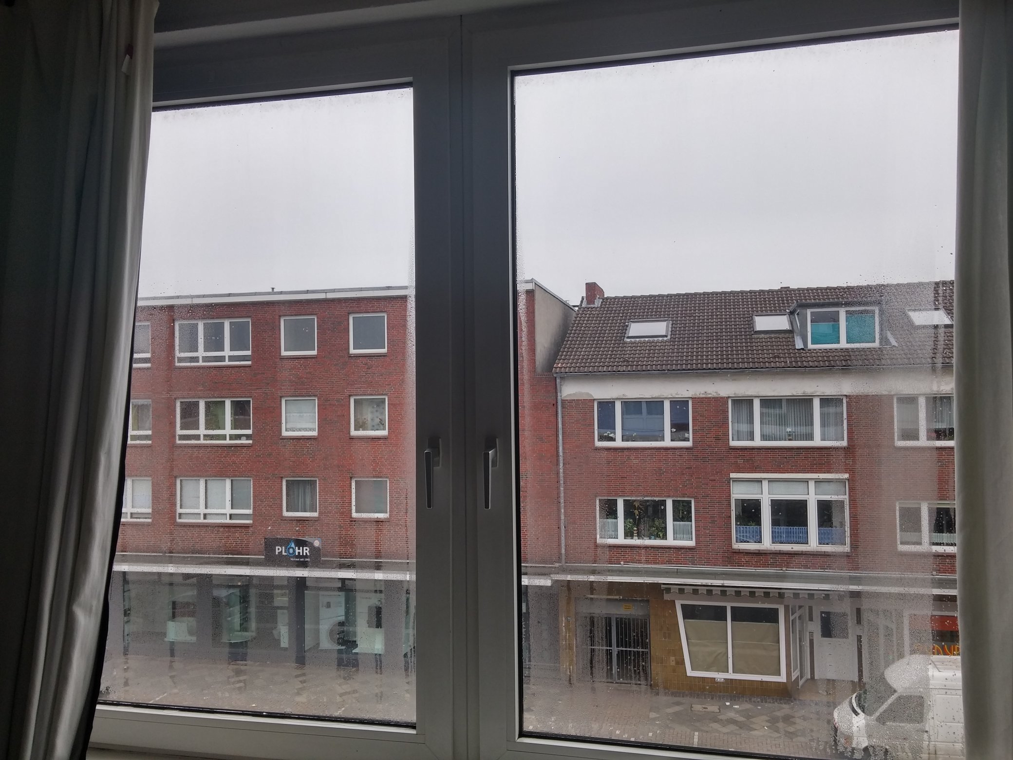 Schimmel im Zimmer Fenster werden von innen feucht
