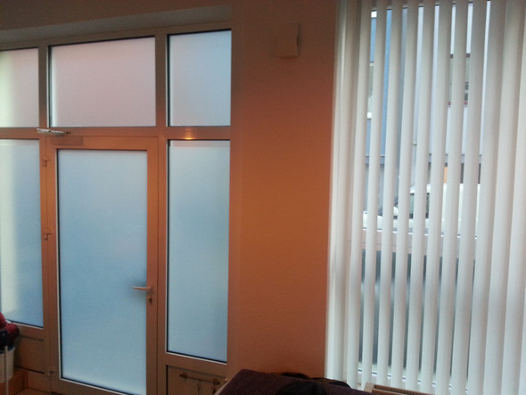 Schimmel Wohnung Nasse Fenster Tur Vollverglasung Hohe Luftfeuchtigkeit Silberfische Feuchtigkeit