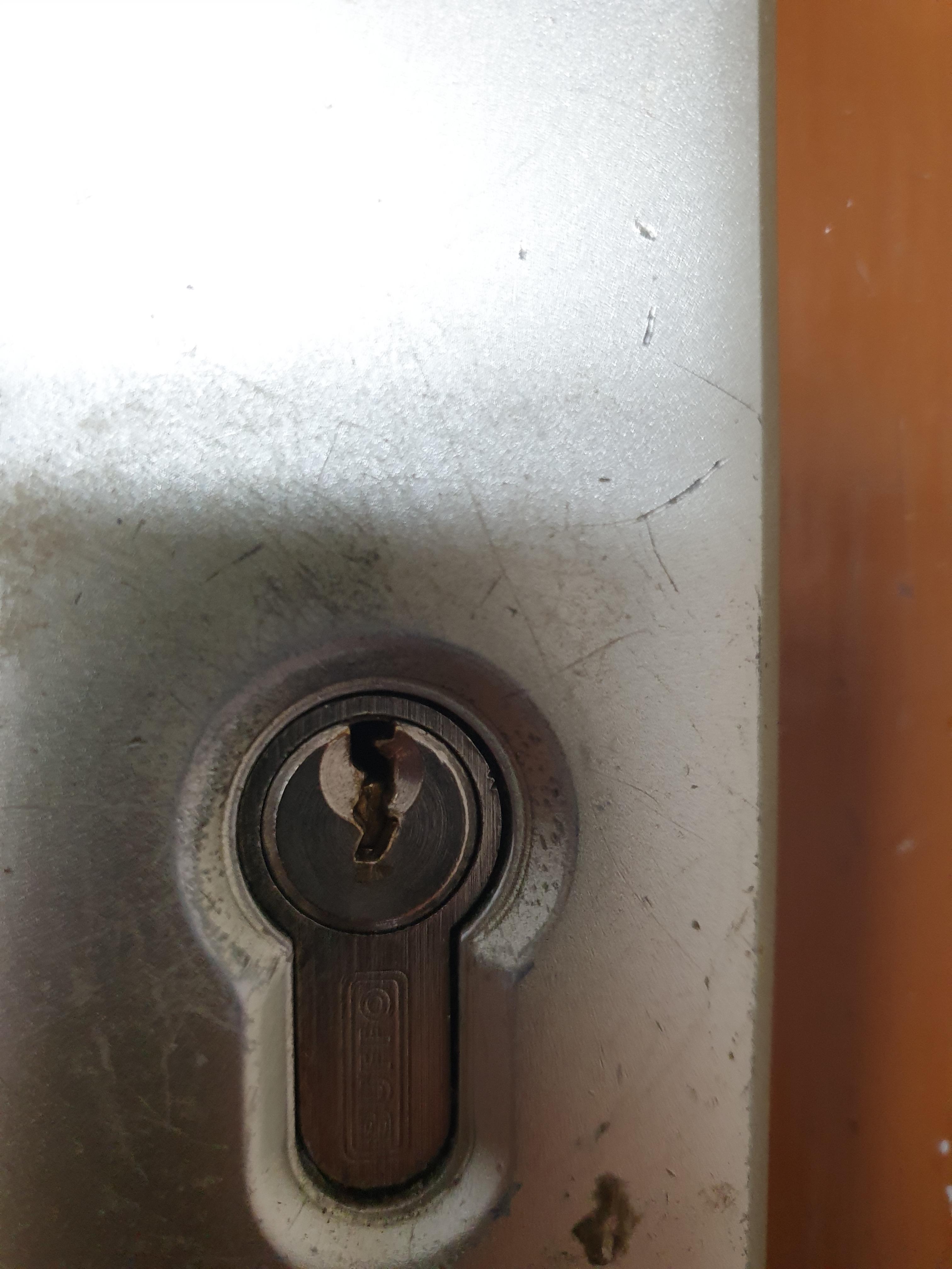 Schlussel Abgebrochen Im Schloss Ist Der Rest Handwerker Tur Schlosser